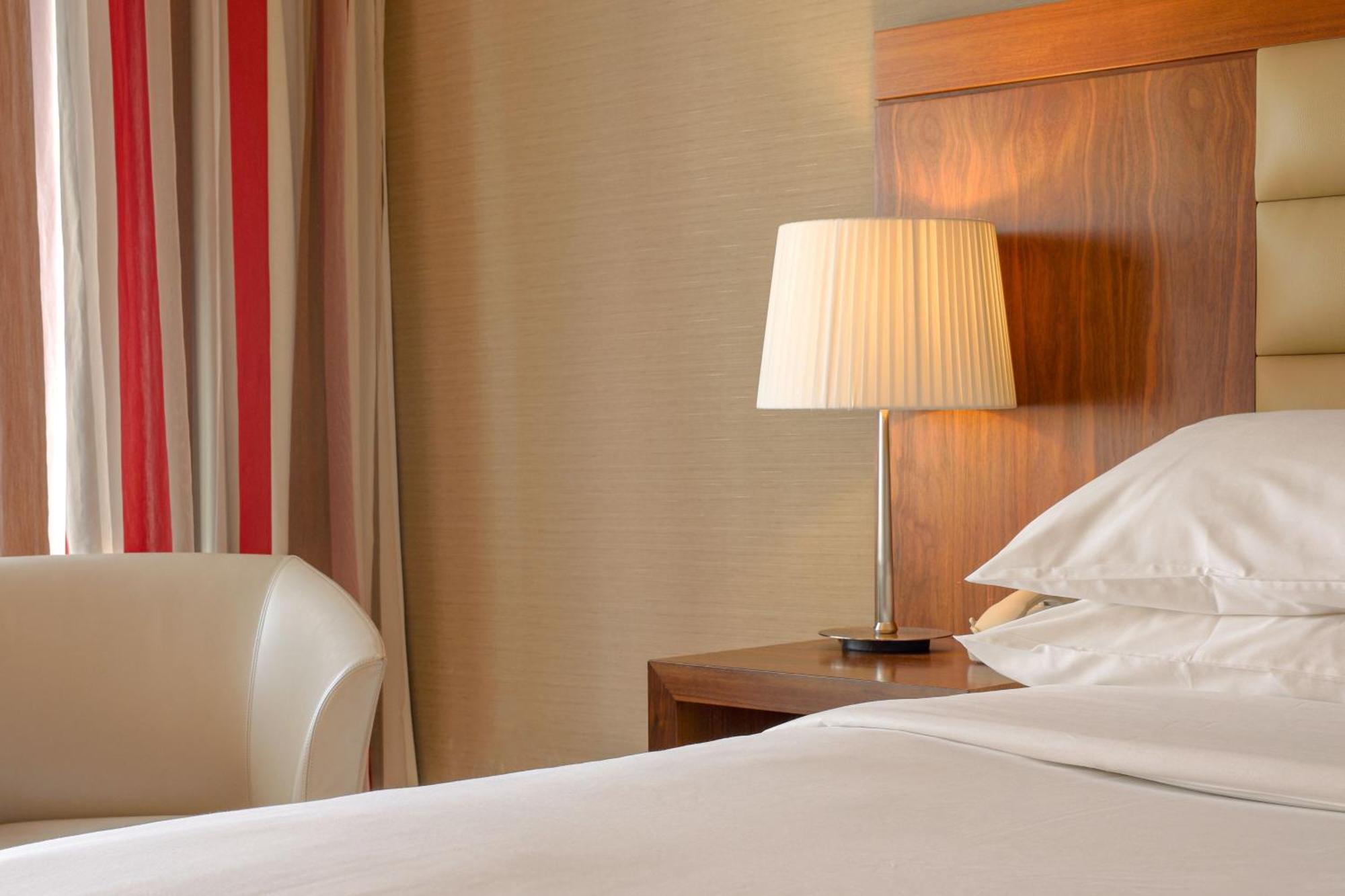 Sheraton Athlone Hotel Dış mekan fotoğraf