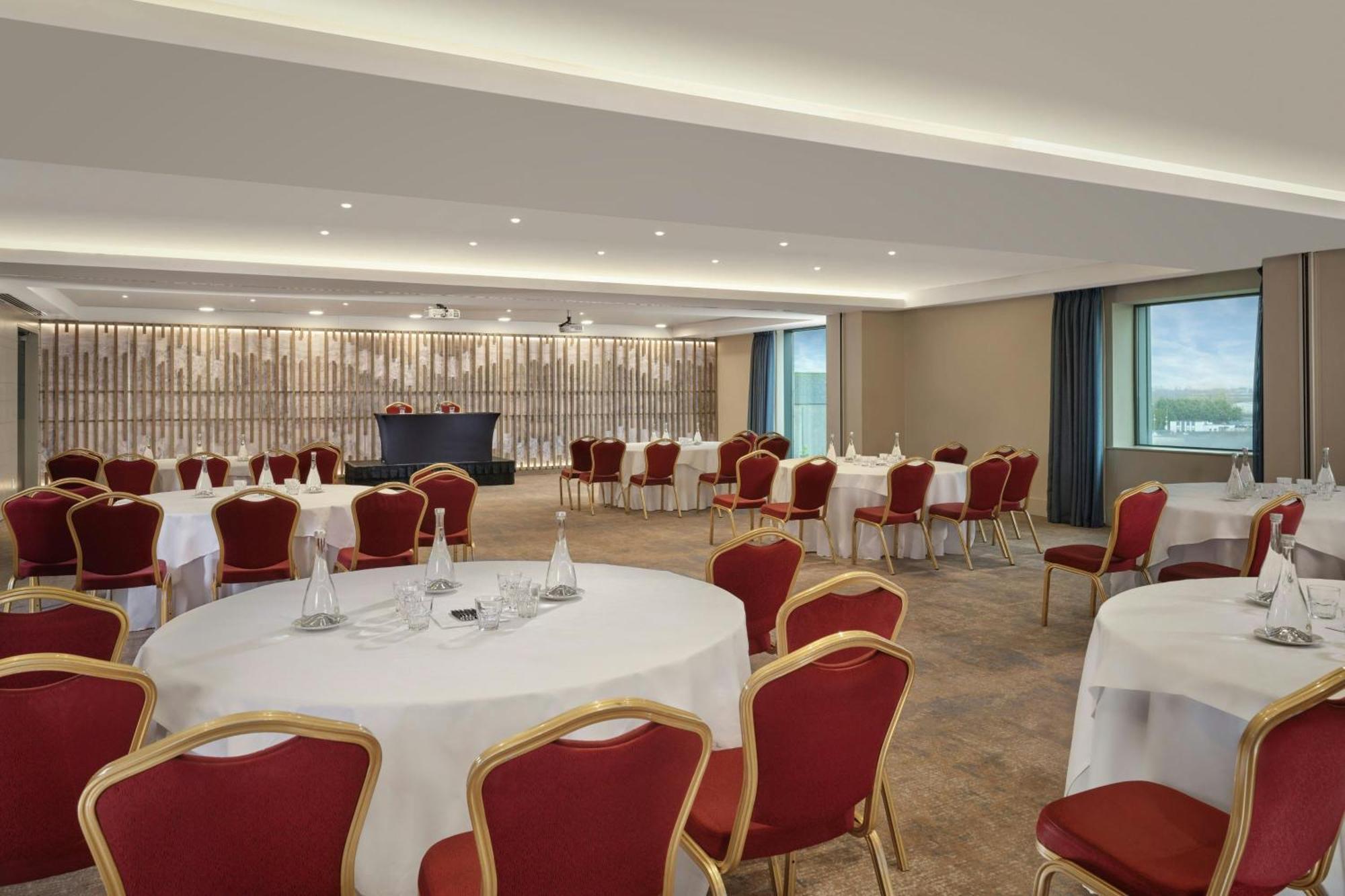 Sheraton Athlone Hotel Dış mekan fotoğraf